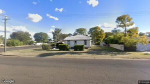 18 Deverell St