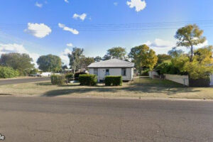 18 Deverell St