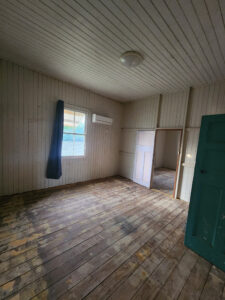 18 Deverell St