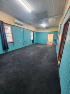18 Deverell St