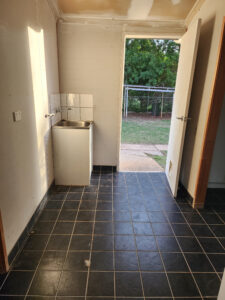 18 Deverell St