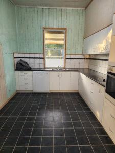 18 Deverell St