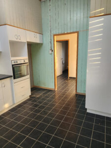 18 Deverell St