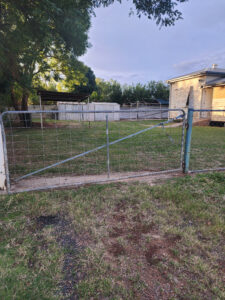 18 Deverell St