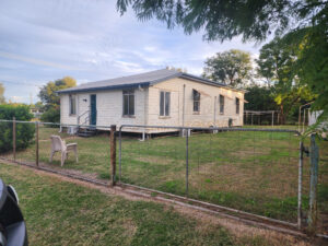 18 Deverell St