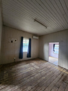 18 Deverell St