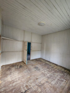 18 Deverell St