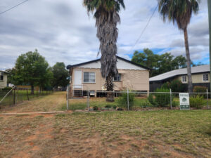 3 Deverell St