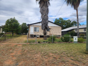 3 Deverell St