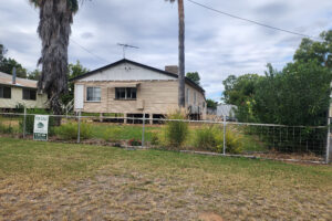 3 Deverell St