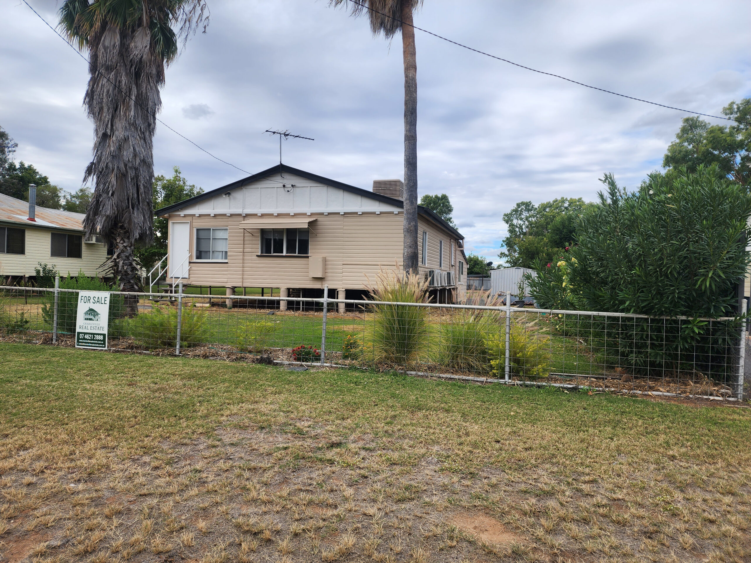 3 Deverell St