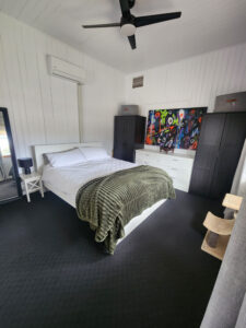 3 Deverell St