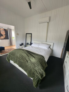 3 Deverell St