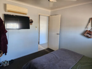 1 Lockett St