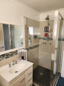 1 Lockett St