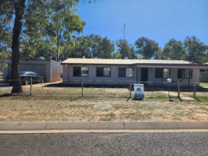 1 Lockett St