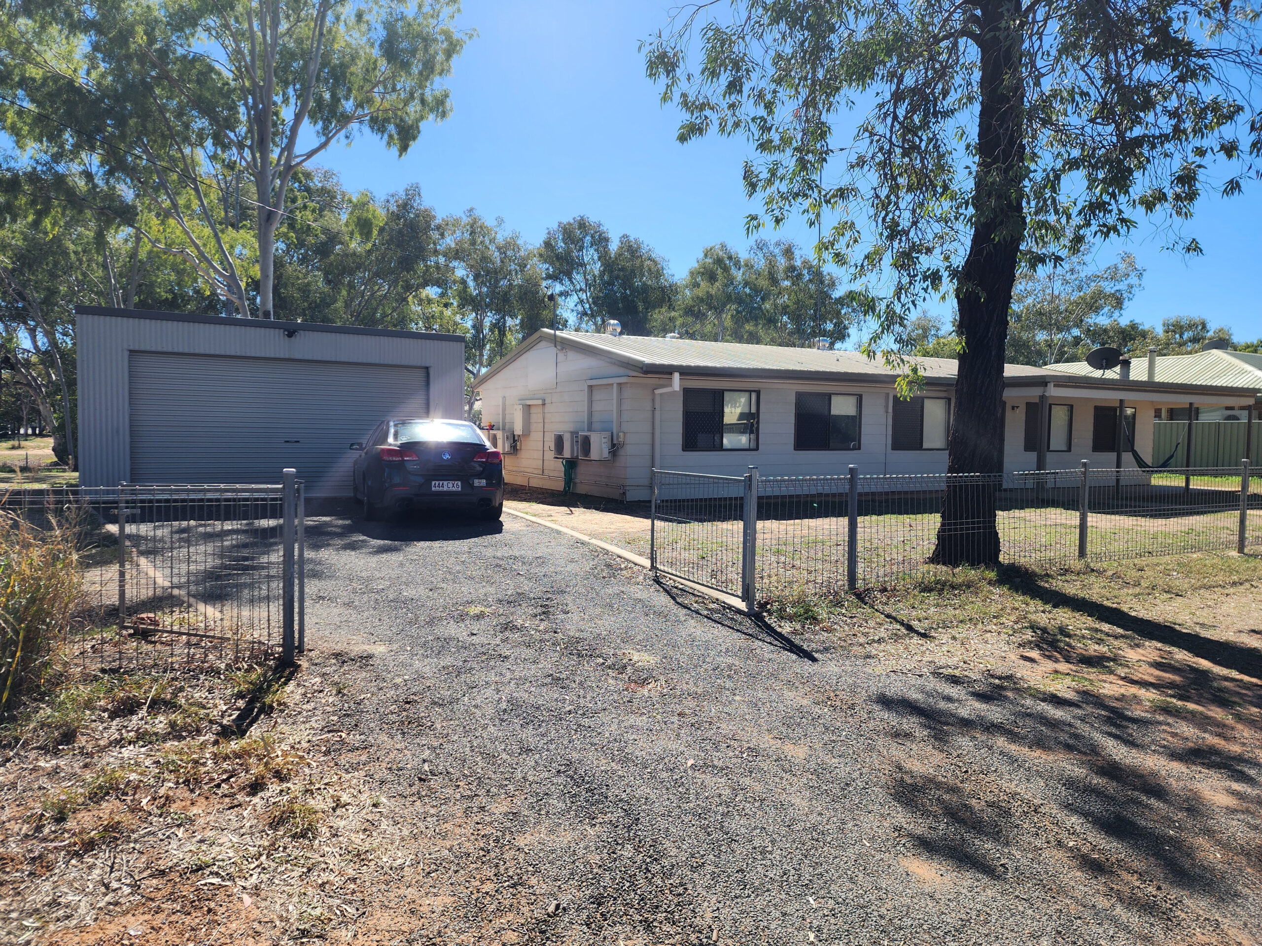 1 Lockett St