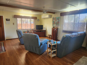 28 Deverell St
