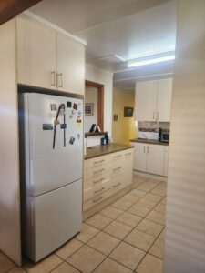 28 Deverell St