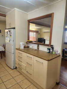 28 Deverell St
