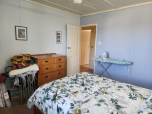 28 Deverell St