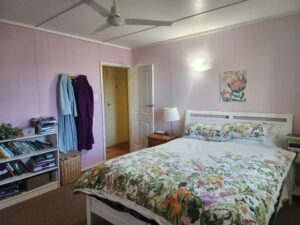 28 Deverell St