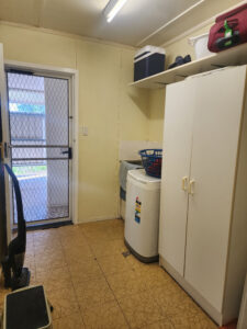 28 Deverell St