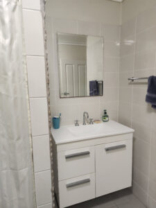 28 Deverell St